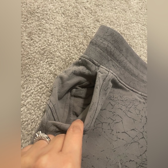 Women’s Lululemon Warm Down Jogger Pants 7/8 Length Thread Dye Rover Black Sz 14 - Picture 10 of 11